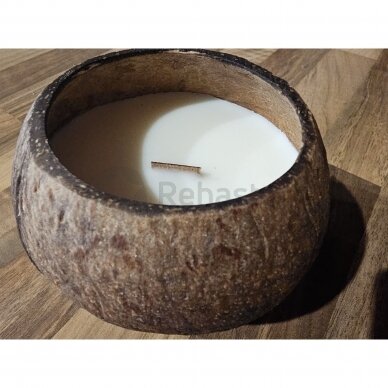 Scented candle "Coconut" in a natural coconut shell