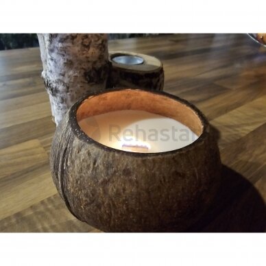 Scented candle "Coconut" in a natural coconut shell