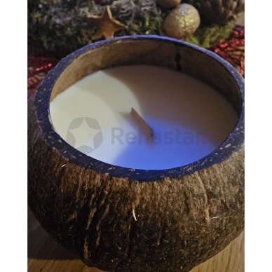 Aromātiskā svece "Coconut" dabīgā kokosriekstu čaulā